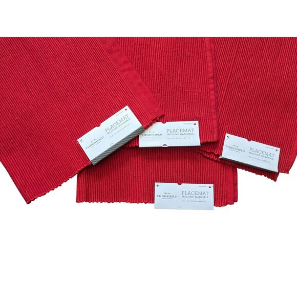 4 NWT Threshold Placemat Machine Washable 14X19in Cotton Red Metallic Christmas - Picture 1 of 9